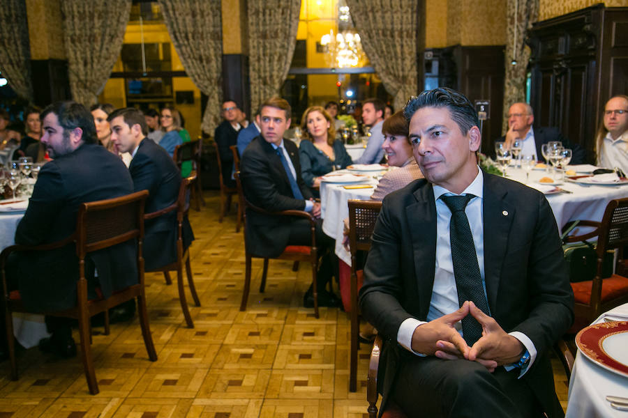 Pequeño Deseo, Asindown y Aspanion, organizaron una cena en el Casino para recaudar fondos para las asociaciones, unidas por Mediolanum Aproxima. Durante el acto, al que acudió un centenar de personas, se proyectó 'El deseo de Sakira'. La historia de una niña de 8 años con síndrome de Down y leucemia que logra cumplir su sueño de ser cantaora y bailaora de flamenco profesional en un tablao. 