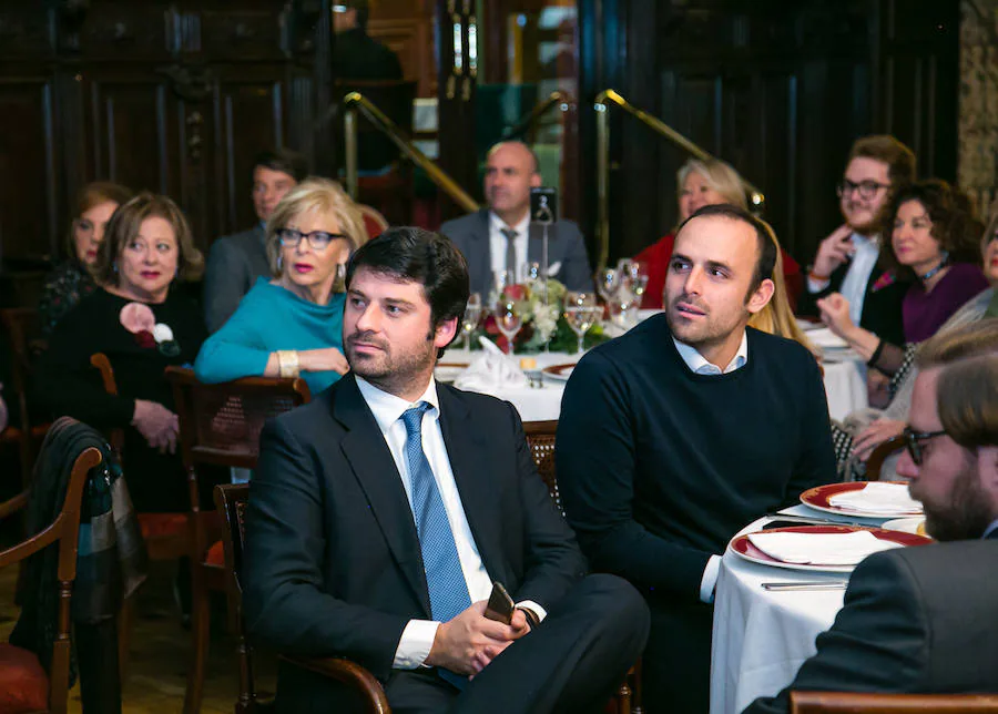 Pequeño Deseo, Asindown y Aspanion, organizaron una cena en el Casino para recaudar fondos para las asociaciones, unidas por Mediolanum Aproxima. Durante el acto, al que acudió un centenar de personas, se proyectó 'El deseo de Sakira'. La historia de una niña de 8 años con síndrome de Down y leucemia que logra cumplir su sueño de ser cantaora y bailaora de flamenco profesional en un tablao. 