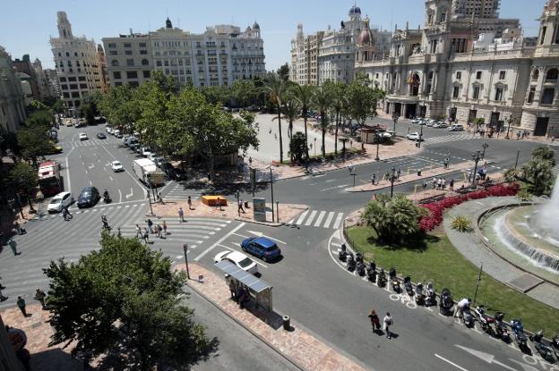 La plaza del Ayuntamiento, vista desde el Ateneo Mercantil. 