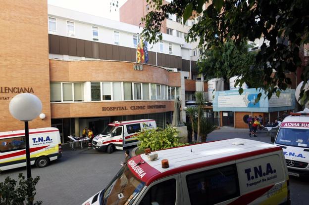 El Clínico aumenta los controles tras detectar un caso de legionela en un paciente