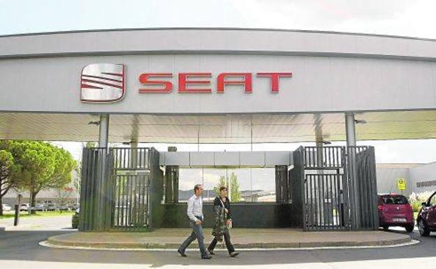 Acceso principal a la fábrica de Seat en Martorell, donde al año se producen 450.000 turismos.