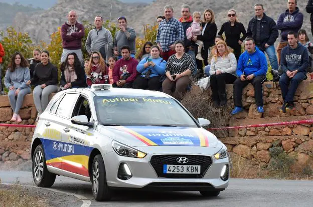 El i30 que formó parte de la caravana de carrera.