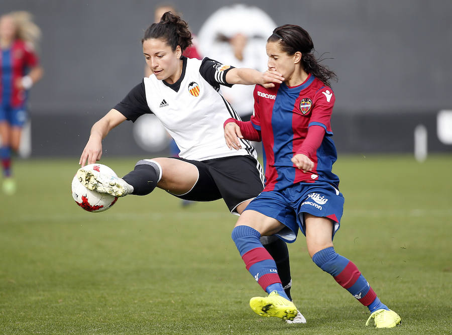 El derbi Valencia-Levante femenino en imágenes