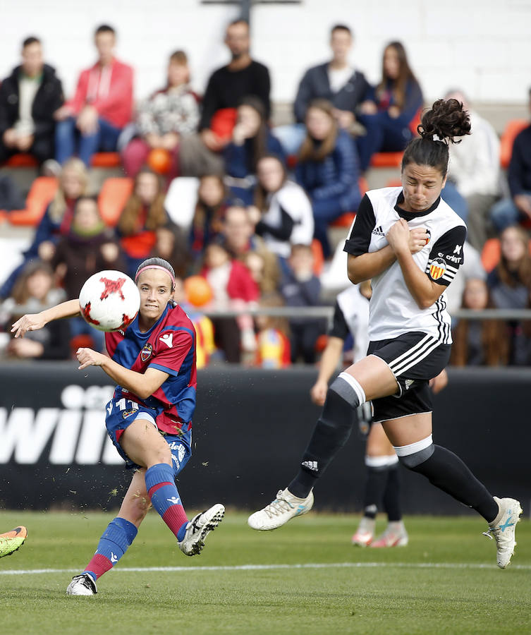 El derbi Valencia-Levante femenino en imágenes