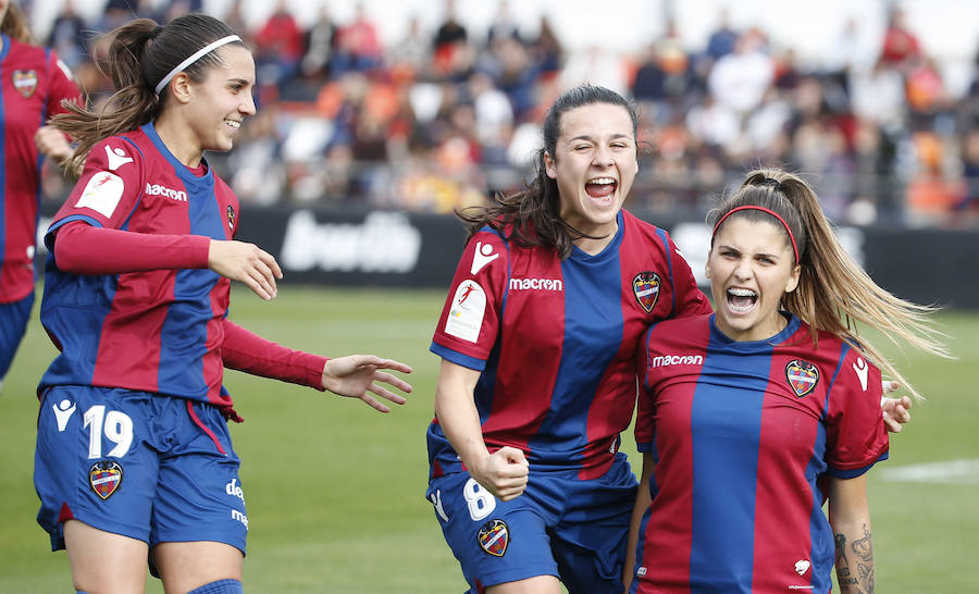 El derbi Valencia-Levante femenino en imágenes