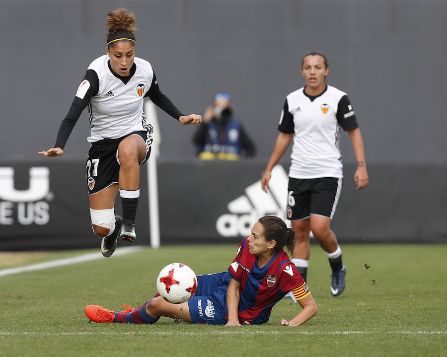 El derbi Valencia-Levante femenino en imágenes