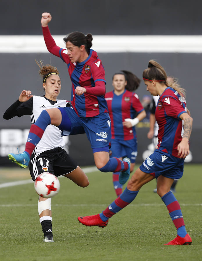 El derbi Valencia-Levante femenino en imágenes