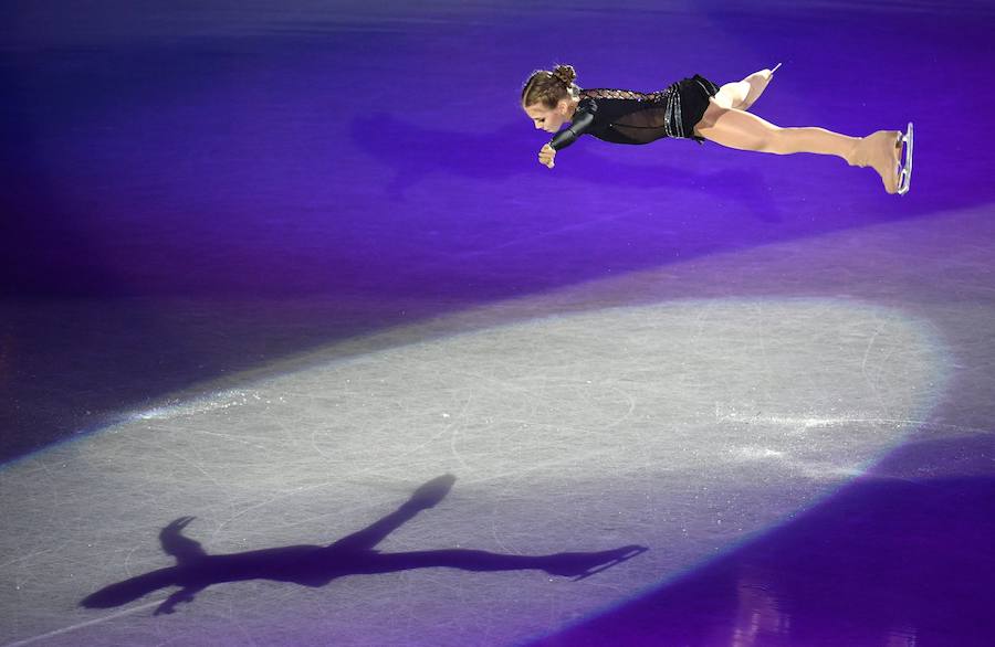 Nagoya (Japón) celebró el pasado fin de semana el Grand Prix de patinaje artístico. La rusa Alina Zagitova, de tan solo 15 años, se colgó el oro en la final del campeonato. Los saltos imposibles, las maniobras perfectas y las complejas y arriesgadas coreografías sobre el hielo fueron las protagonistas.