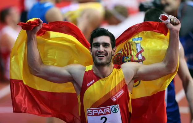 Ureña celebra la plata europea lograda en Belgrado. 