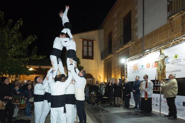 Festejo del martes por la noche en honor a Santa Lucía.  