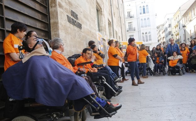 Concentración de dependientes a las puertas de Les Corts a finales del año pasado.