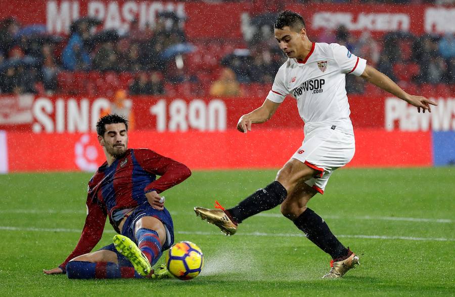 Éstas son las mejores imágenes que deja el choque de la jornada 16 de la Liga en el Sánchez Pizjuán