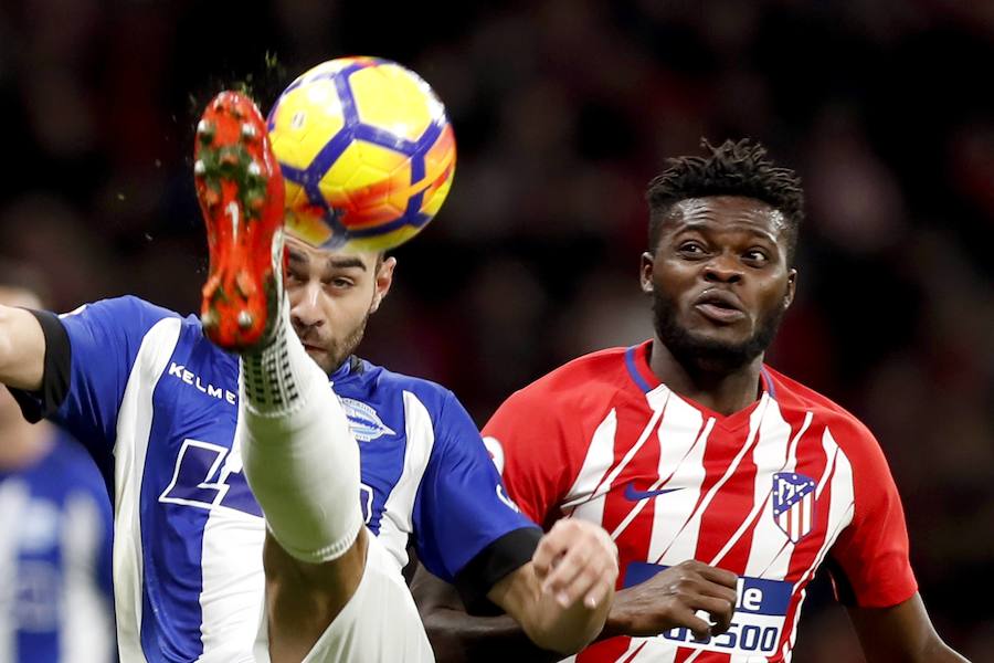 Un gol de Fernando Torres, que partió de suplente, a falta de 20 minutos para el final, dio la victoria al Atlético ante el Alavés en la jornada 16 de Liga.