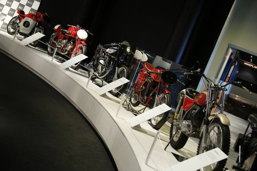 El Museo Nacional de Ciencia y Tecnología de España (MUNCYT) conjuga la astronomía y el mundo del motociclismo en 'Universo Moto', exposición de más de 90 piezas que abre sus puertas este sábado 23 de diciembre.