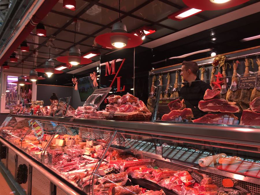 En este particular recorrido, los embutidos ibéricos son los entrantes por excelencia. Jamón, lomo, chorizo, salchichón y morcilla. Productos gourmet.