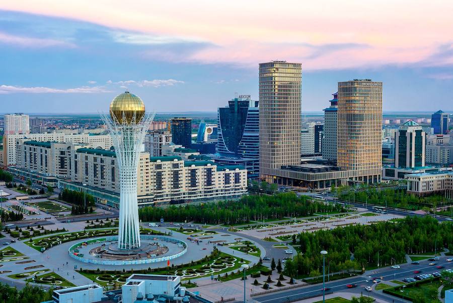 Astaná, la capital de Kazajstán, quiere aumentar su potencial turístico. El presidente se reunió en noviembre con el arquitecto valenciano para acordar la construcción de una cúpula en el centro de la ciudad, según manifestaron varios medios locales.