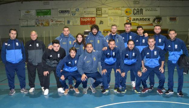 Los jugadores del Dénia Futsal momentos antes de confirmar la cancelación del encuentro. 