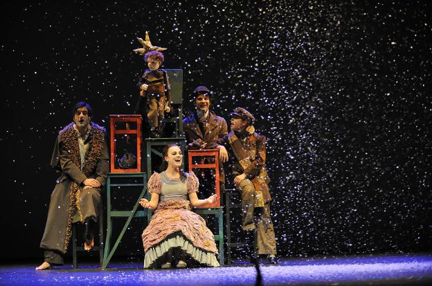 Escena de 'Cuento de Navidad', que se representa hoy en el Rialto dentro de 'Nadal a l'Escalante'. 