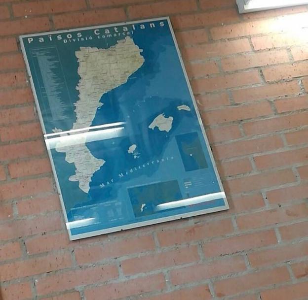 Mapa colgado en el instituto de Benicàssim. 