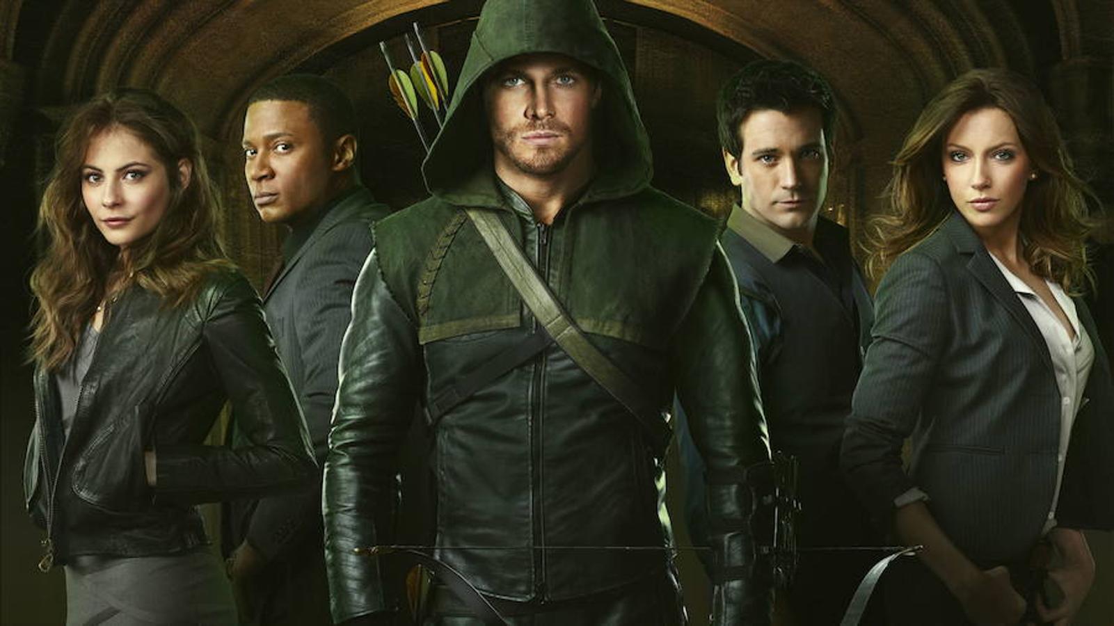 10. ARROW. Una serie basada en el personaje de DC Comics Green Arrow, un luchador contra el crimen organizado cuya identidad en la ficción es Oliver Queen.