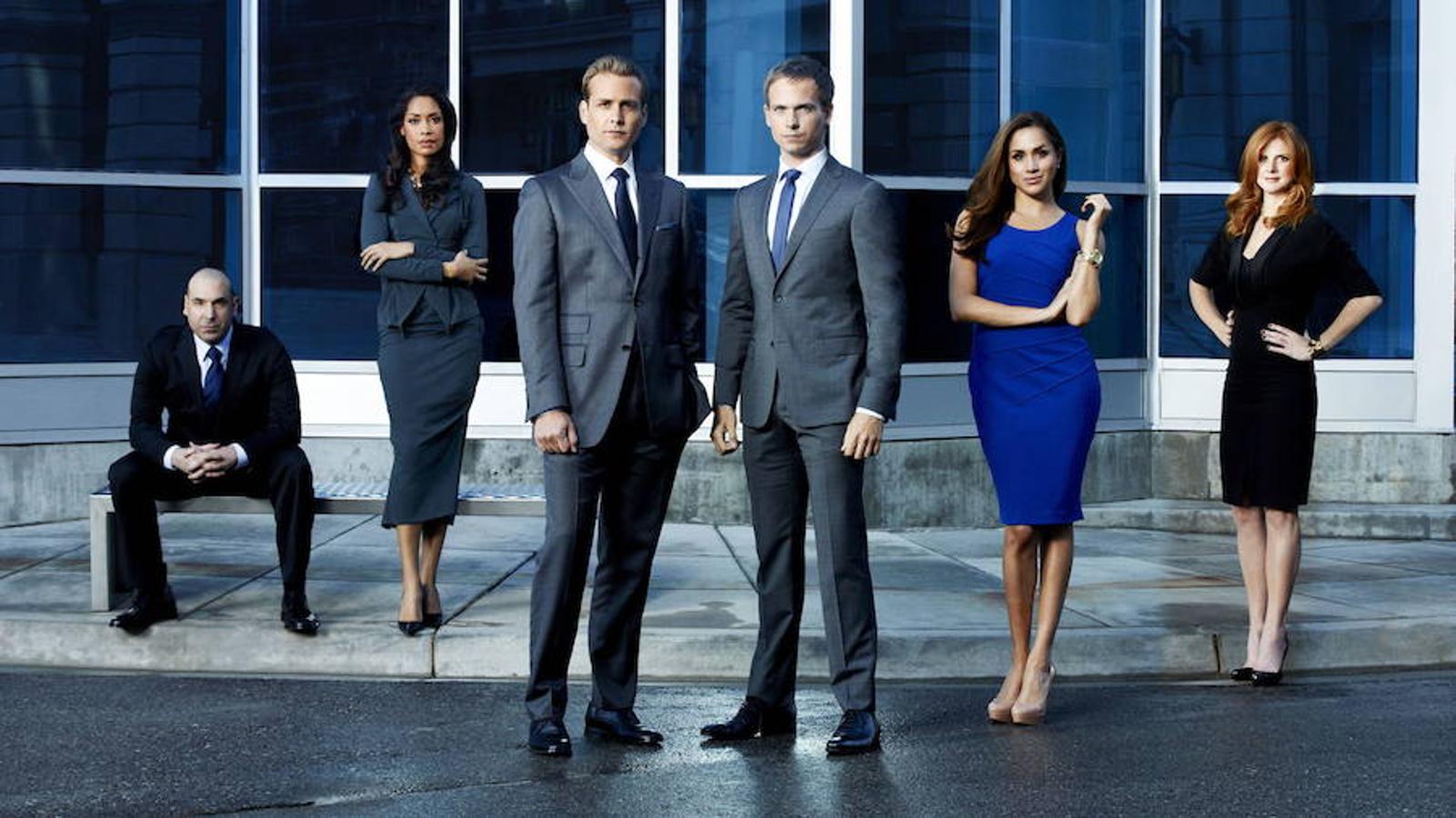 9. SUITS. Serie protagonizada hasta ahora por la prometida del príncipe Harry, Meghan Markle. Trata de cómo dos abogados resuelven casos al mismo tiempo que mantienen a salvo el secreto de Mike, que ejerce como letrado sin tener la titulación.