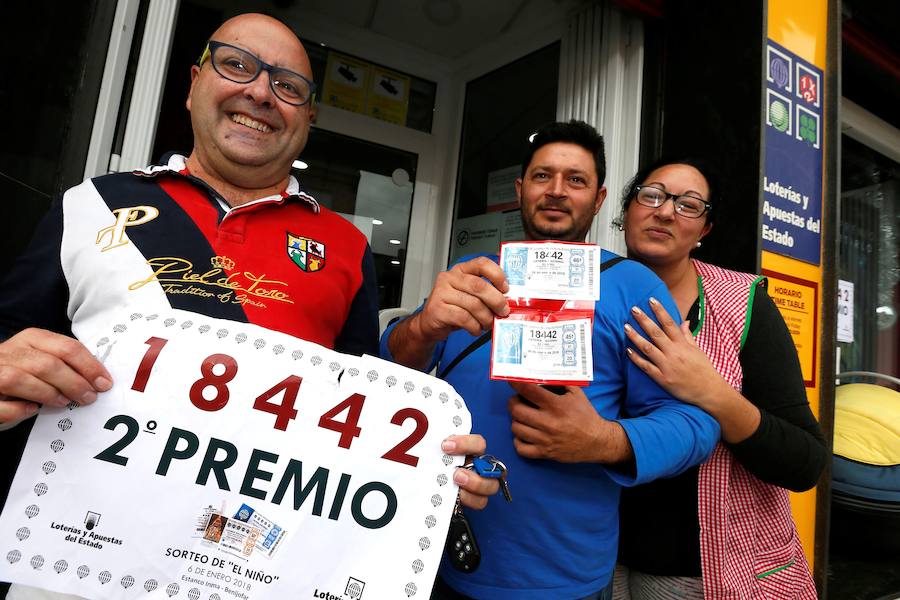 Fotos de la celebración del segundo premio de la Lotería de &#039;El Niño&#039; en Carlet y Benijófar