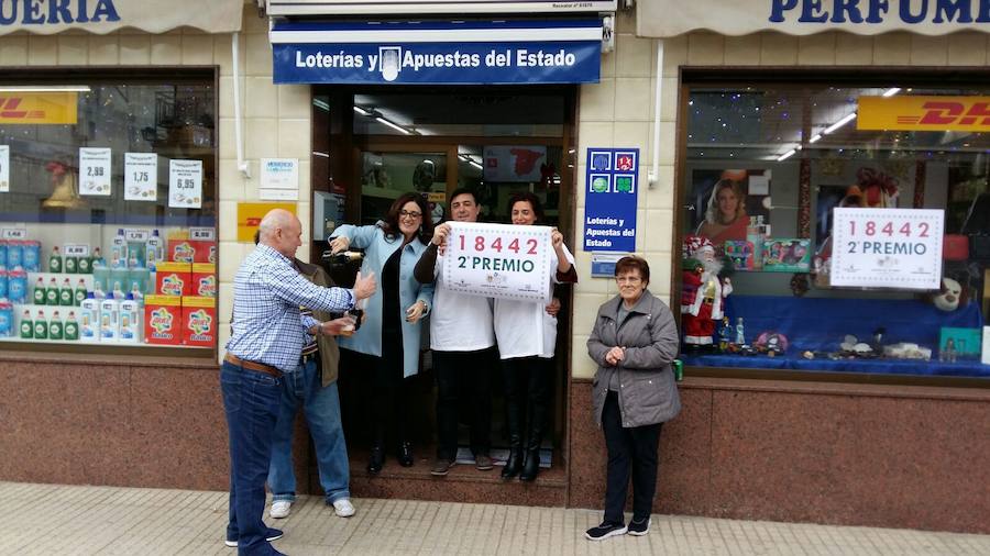 Fotos de la celebración del segundo premio de la Lotería de &#039;El Niño&#039; en Carlet y Benijófar