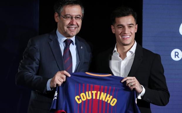 Bartomeu y Coutinho, durante la presentación del segundo como nuevo futbolista del Barça. 