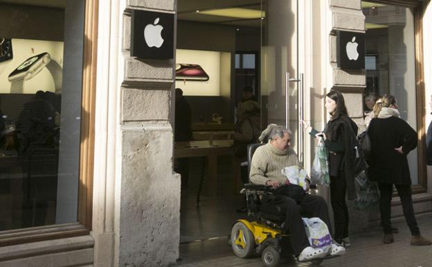 Entrada de la tienda Apple en Valencia, el pasado mes de diciembre.