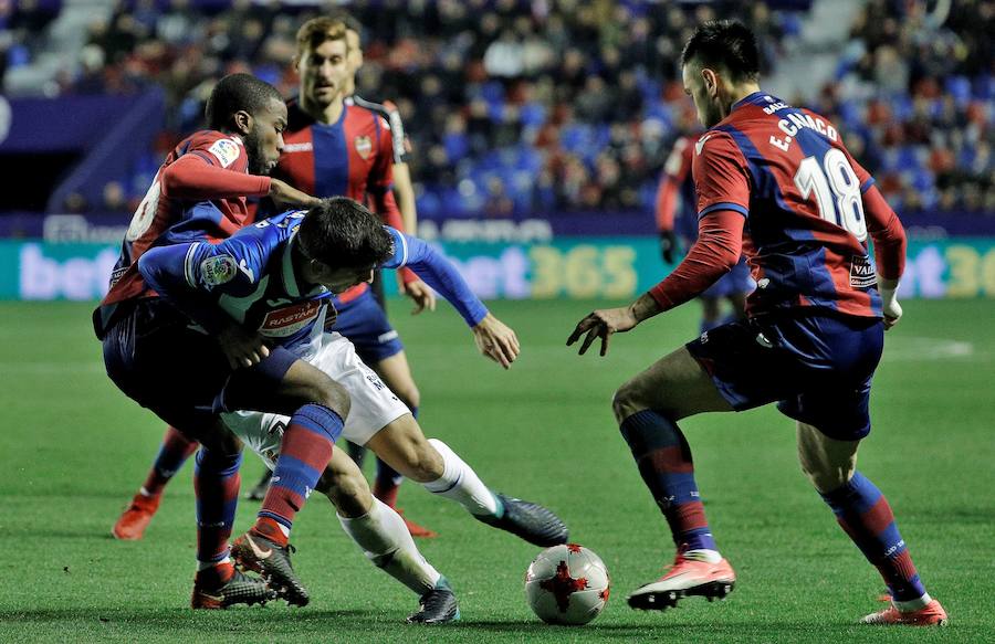 Estas son las mejores imágenes que deja el partido de vuelta de octavos de Copa del Rey en el Ciutat de València