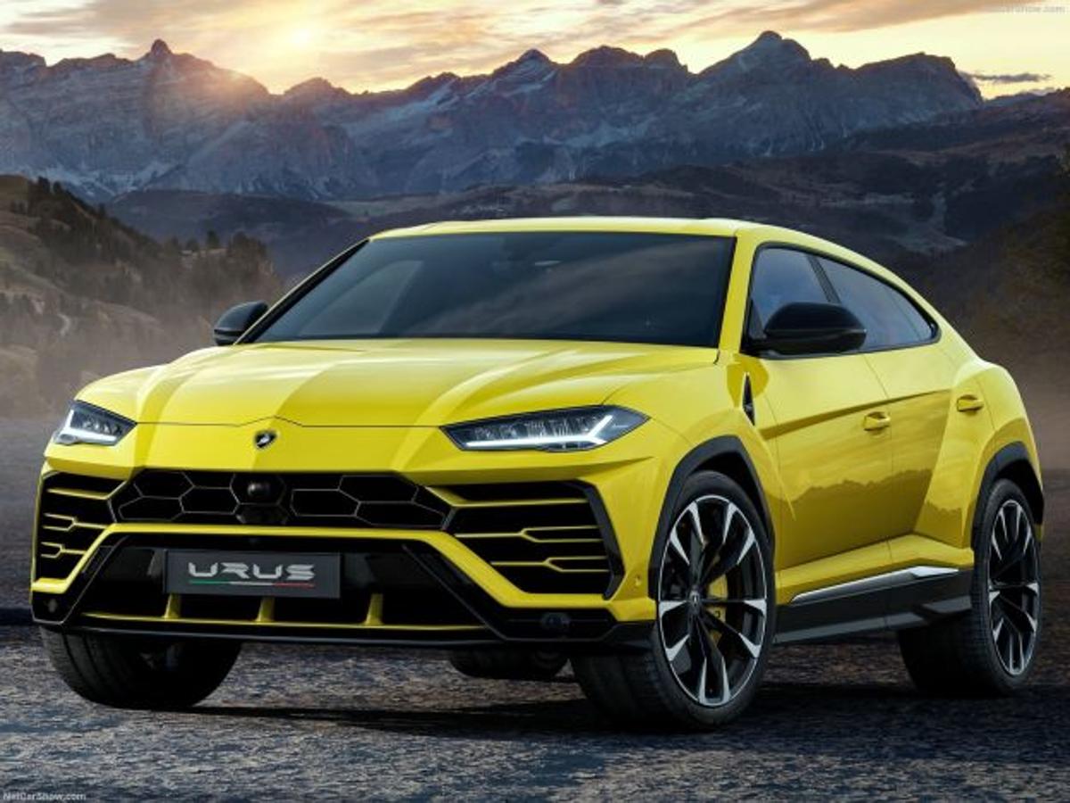 2. Lamborghini Urus | Cuesta en España 232.700 euros, de los que unos 50.000 son de impuestos y, por tanto, van a las arcas del Estado. Espacio para cinco, motor V8 biturbo, dirección en las ruedas traseras, tres diferenciales y todos los lujos y ayudas a la conducción habidas y por haber se reúnen en este espectacular modelo, sin duda el más llamativo de esta sensacional colección.