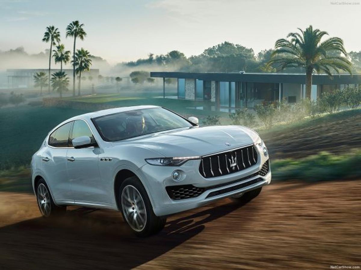 10. Maserati Levante S | 107.000 euros. Parece mentira que exista un Maserati 4x4 y que, además, no esté entre los más caros del grupo, más bien al contrario. El Levante se ofrece con motor diesel por unos 85.000 euros y con un V8 gasolina de 430 CV por 107.000 euros. La marca pretendía vender muchísimos en China pero, como no ha sido así, podemos conseguir una buena oferta en España y conducir un coche exclusivísimo.