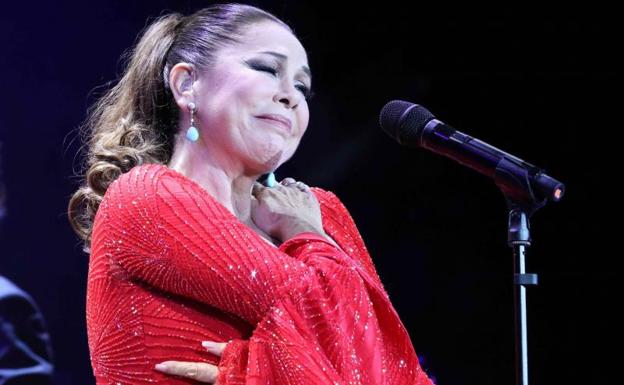 Isabel Pantoja, durante el concierto que ofreció en el Gran Canaria Arena de Las Palmas.