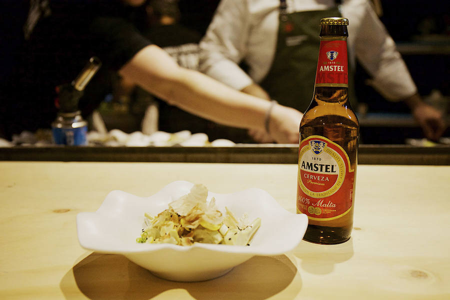 El restaurante, que estará abierto poco más de un mes, se situa en el Mercado de Colón (frente a Habitual, otro de los restaurantes de Camarena). Además, este curioso espacio tiene un aforo para 70 personas y va a abrir todas las noches, además de los viernes, sábados y domingos a mediodía.