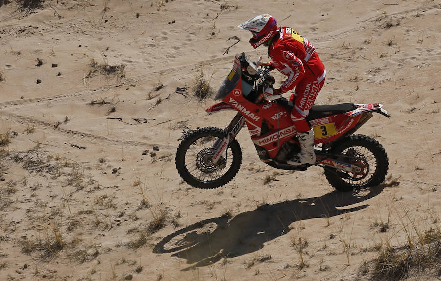 El español Gerard Farrés, de KTM, compite durante la décima etapa del Dakar. 