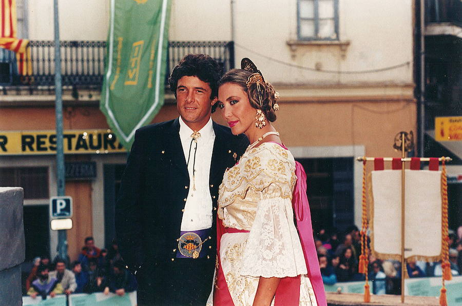 Francisco y Norma Duval, falleros en Convento Jerusalén-Matemático Marzal en 1992.