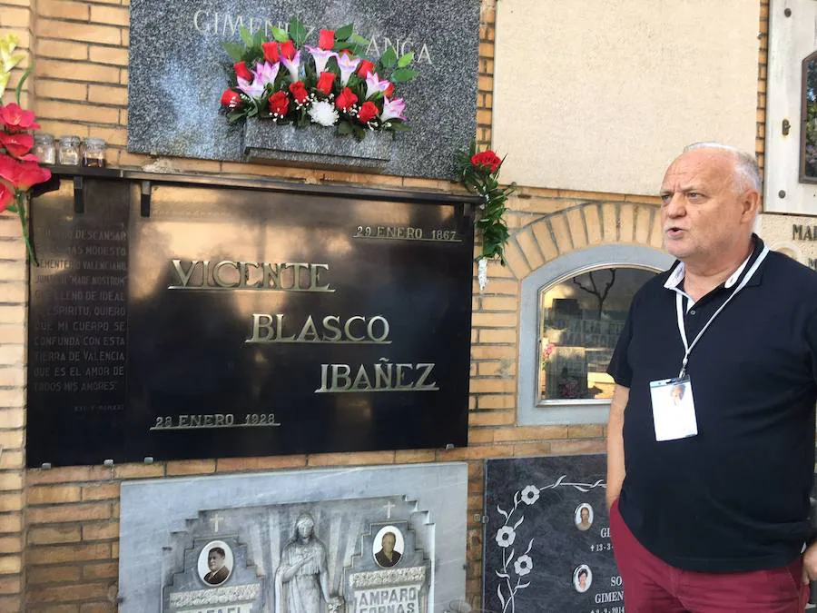 BLASCO IBÁÑEZ: También en el cementerio General de Valencia se hallan los restos de Vicente Blasco Ibáñez. El escritor falleció en 1928 en Mentón (Francia), en su villa de Fontana Rosa, pero hubo que esperar cinco años para que regresara a Valencia, tal y como era su deseo.