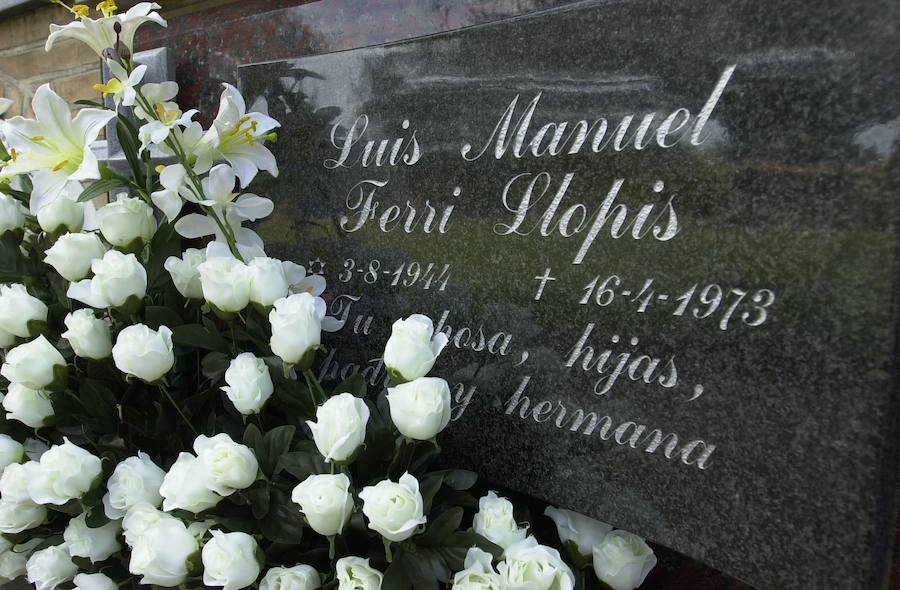 NINO BRAVO: Luis Manuel Ferri Llopis, más conocido como Nino Bravo, falleció a causa de un accidente de tráfico el 16 de abril de 1973 a los 28 años. Sus restos se encuentran sepultados en el cementerio General de Valencia.