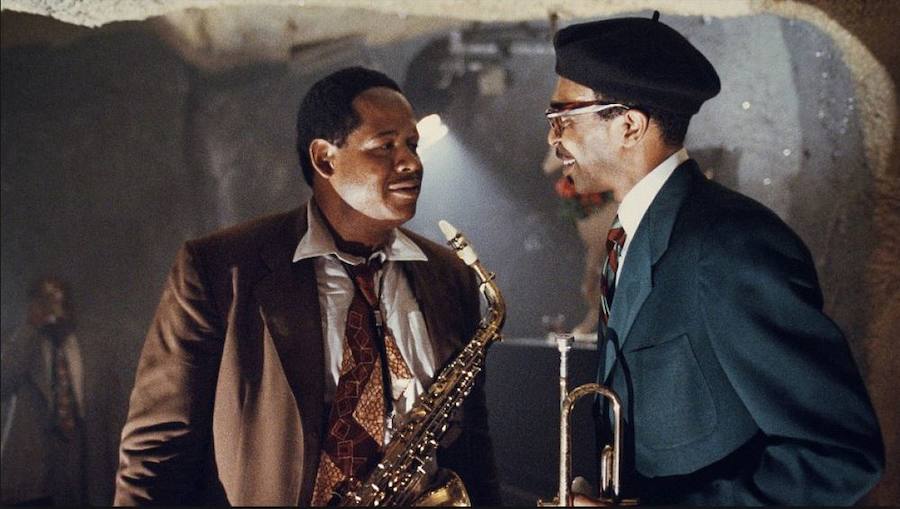 4. 'BIRD' (1988): Según Gómez, "a nuestro hombre le apasionan los perdedores autodestructivos, y para colmo es un fanático del jazz. Dos inclinaciones que se unieron en esta obra cumbre sobre el mítico Charlie Parker, en la que brilla un colosal Forest Whitaker".