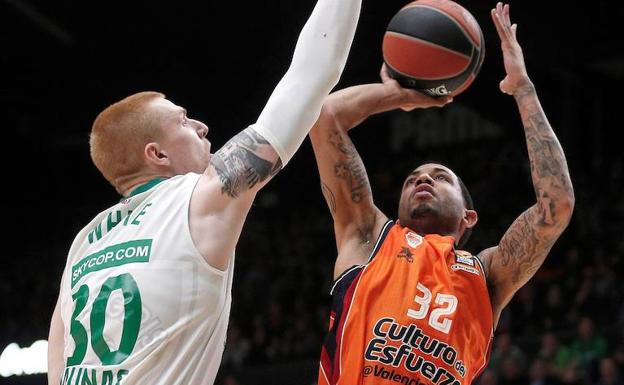 Erick Green trata de encestar en el choque con el Zalgiris en la Fonteta.