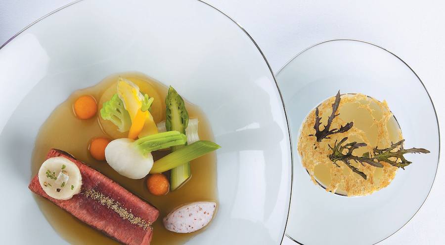 MAISON LAMELOISE | Desde 1921 está abierto este lugar de culto a la innovación en la comida tradicional. Tres estrellas Michelin brindan la mejor garantía a un lugar que, como anteriores restaurantes, ofrece más opciones que degustar los platos en Chagny, Francia.