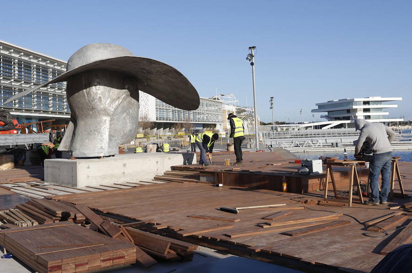 Fotos del traslado de &#039;La Pamela&#039; de Manolo Valdés a La Marina Real de Valencia