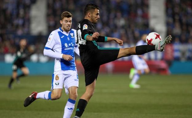 Dani Ceballos (d), contra el Leganés en Butarque. 