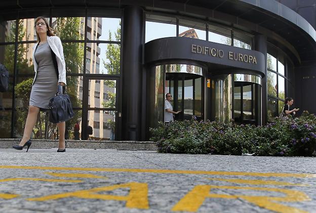 Acceso al Edificio Europa de Valencia, uno de los más demandados por las empresas. 