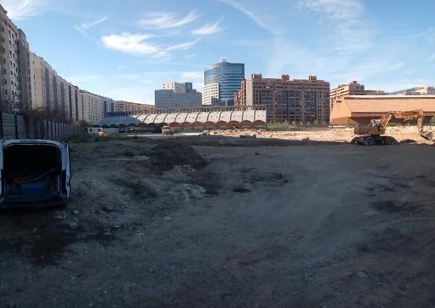 Trabajos en el solar del nuevo centro, en el barrio de Penya-Roja. 