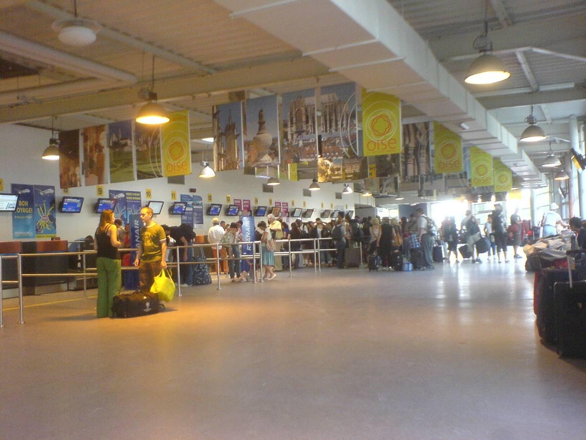 Aeropuerto de Paris Beuvais. Su 'cerrojazo' nocturno a hora y media del centro, multiplica los cabreos por millares.