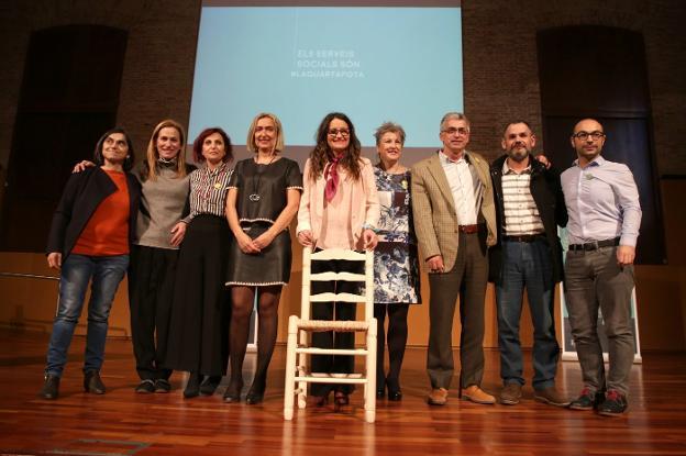 La consellera Mónica Oltra, en el centro, en la presentación de la campaña 'La quarta pota', ayer. 