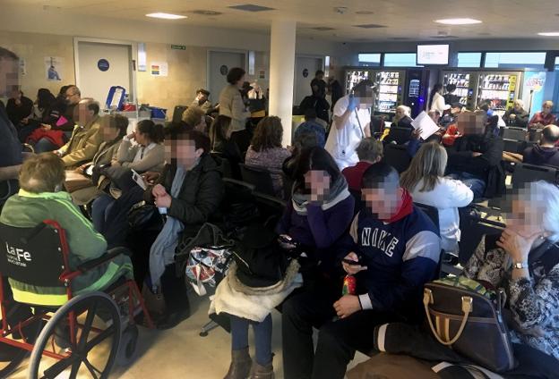 Sala de espera de Urgencias de La Fe en una imagen reciente. 