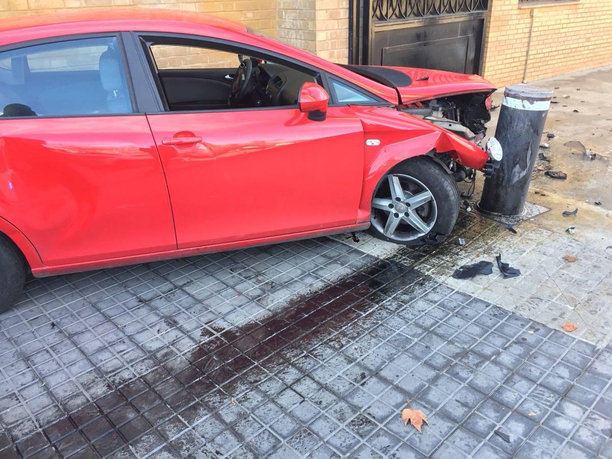 Un conductor drogado que huía de la policía intenta entrar con su coche en el cementerio