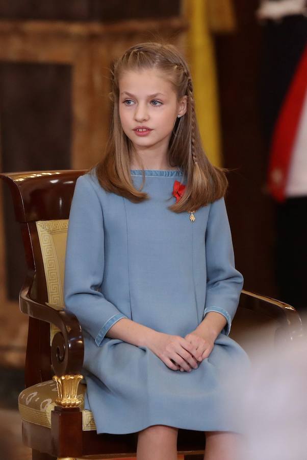 El Rey Felipe VI impone a la Princesa de Asturias el Collar del Toisón de Oro la máxima distinción que concede la Familia Real española.